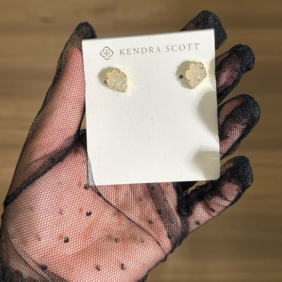 ✨ Kendra Scott Stud Earrings – White Druzy in Gold Tone ✨ - Picture 3 of 5
